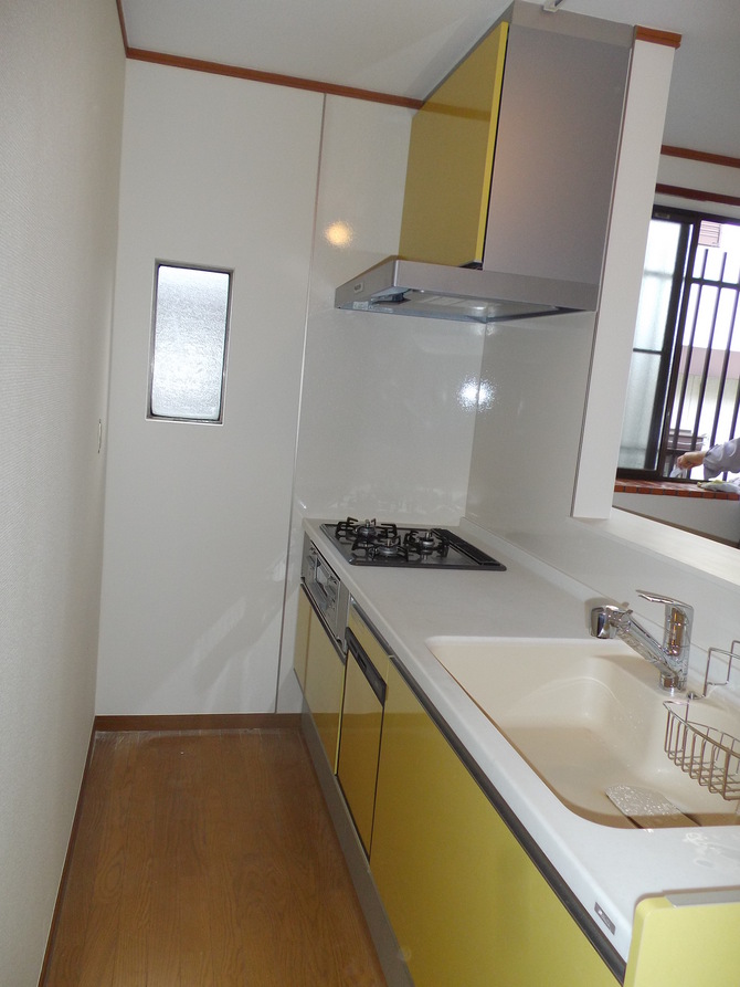 ヤマハ　Ｉ型キッチン+造作壁+笠木カウンター