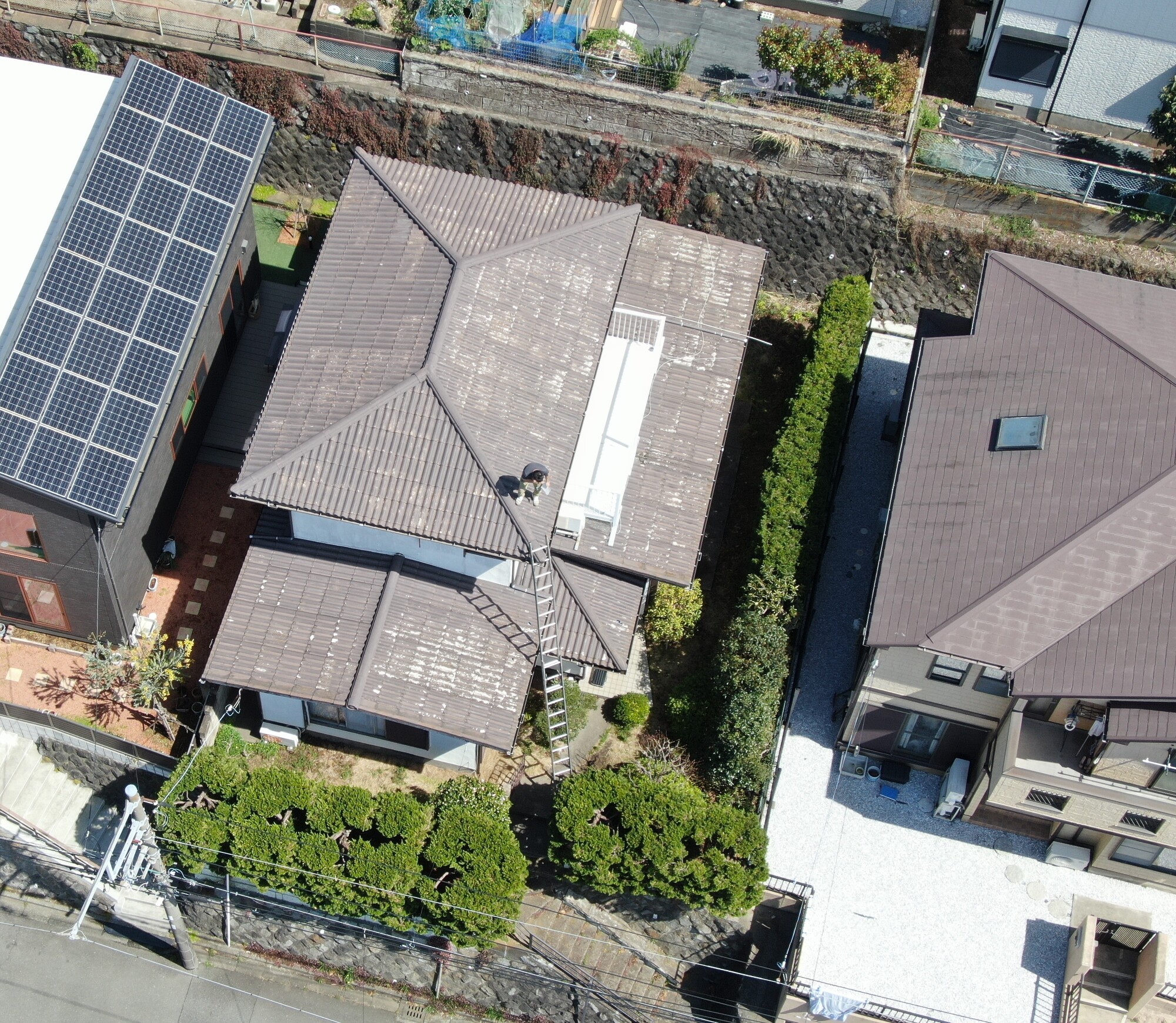 Before 築54年 屋根二重葺き(カラーベストの上にかわらU) Before 築54年 屋根二重葺き(カラーベストの上にかわらU)
