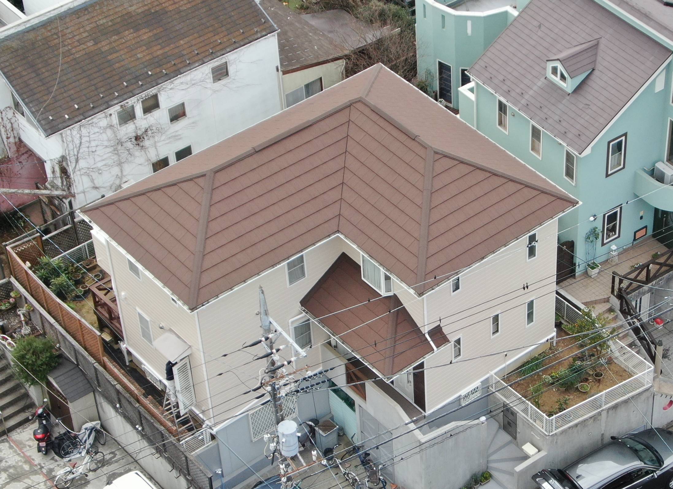 屋根：エコグラーニ　外壁：アレスダイナミックトップ　KP-336